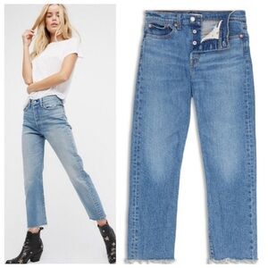 Levi’s Raw Hem Wedgie Straight High Rise Jeans Sz 28
